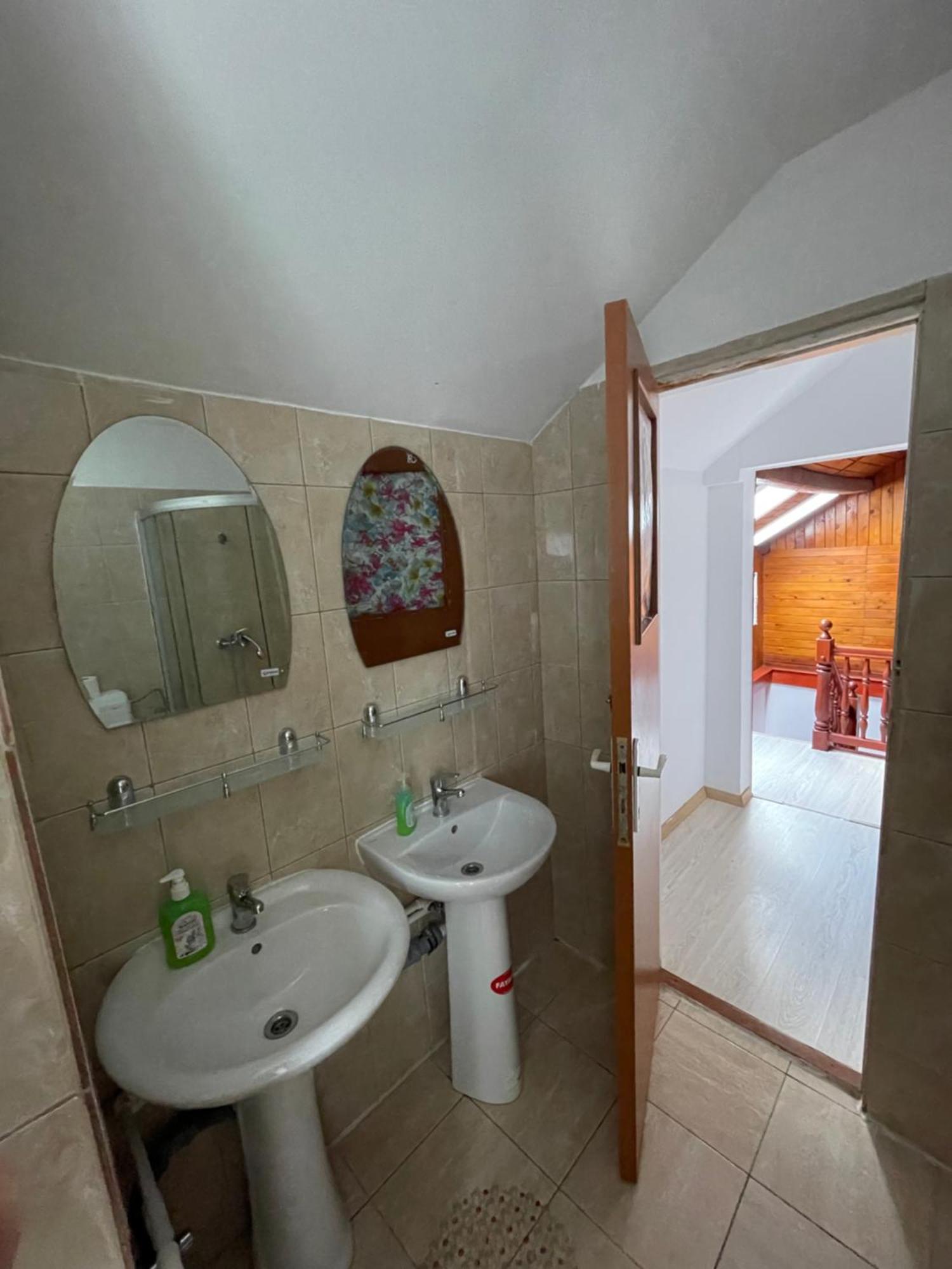 Constantinescu A. Hotell Buşteni Exteriör bild